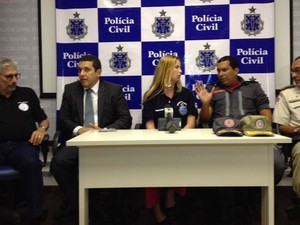 Coletiva sobre tragédia em Camaçari que deixou 9 mortos contou com representantes das polícias Civil, Militar e Técnica, além do Corpo de Bombeiros em Salvador. (Foto: Alan Oliveira/G1 BA)