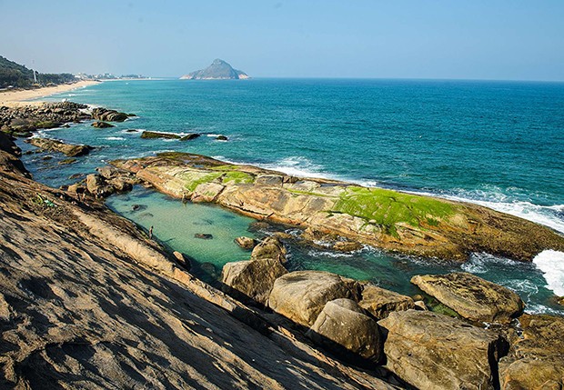 Filho de uma professora de educação física, o carioca, que foi criado no Leme, na Zona Sul do Rio, sabe muito bem aproveitar a natureza da cidade. “Sempre busquei curtir o final de semana fazendo trilhas em lugares diferentes”, diz. (Foto: Fabio Cordeiro / Ed. Globo)