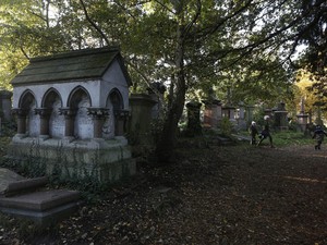 Cemitério de Abney Park, em Londres (Foto: Sang Tan/AP)