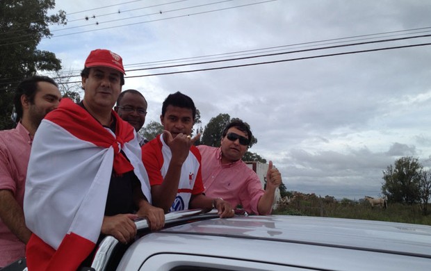 Gabiru foi recebido com festa em Bagé (Foto: Duda Garbi / RBS TV)