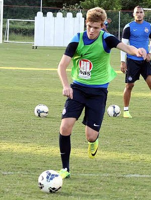 Lateral Bruno Paulista, jogador da base, durante treinamento do Bahia (Foto: Divulgação/E.C. Bahia) Lateral Bruno Paulista, jogador da base, durante treinamento do Bahia (Foto: Divulgação/E.C. Bahia)