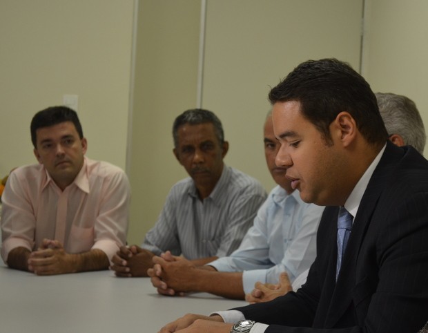 Vereadores de Piracicaba acompanham em silêncio fala de diretor Jurídico (Foto: Thomaz Fernandes/G1)