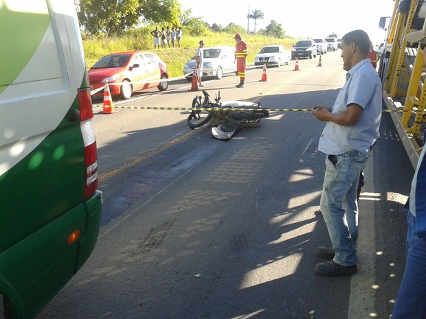 G Motociclista Bate De Frente Caminh O E Morre Na Br Es