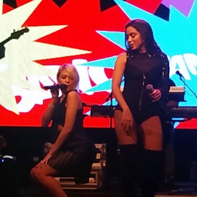 Nikki durante show com Anitta, em São Paulo (Foto: Arquivo pessoal)