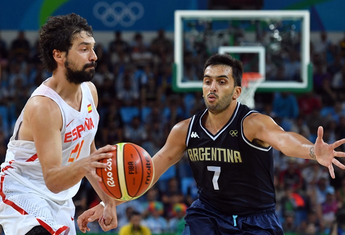 Sergio Llull Espanha x Argentina basquete (Foto: Mark RALSTON / AFP)