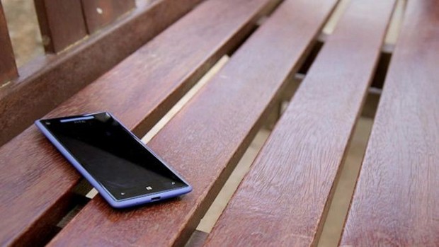 Perder o celular ou ter o aparelho roubado é um dos grandes temores dos usuários (Foto: BBC)