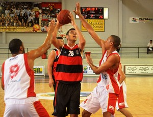 Douglas basquete Flamengo LDB 2013 (Foto: Divulgação) Douglas basquete Flamengo LDB 2013 (Foto: Divulgação)