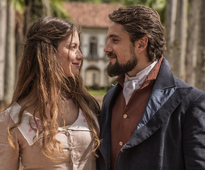 Na trama, Felipe será apaixonado por Lívia, personagem de Alinne Moraes (Foto: Fábio Rocha/Gshow)