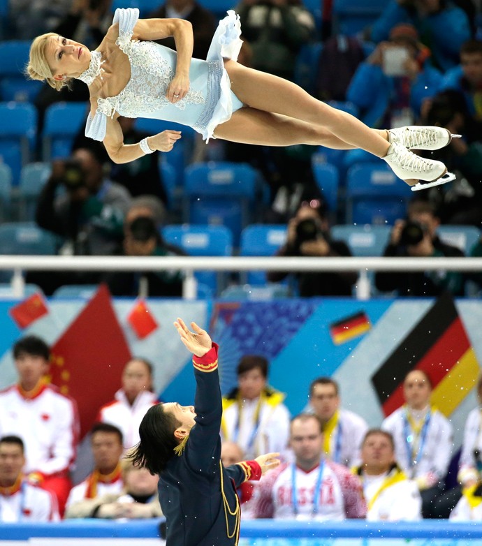 Tatiana Volosozhar e Maxim Trankov patinadores Sochi (Foto: AP)