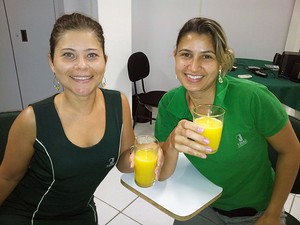 Elaine e Fran trocaram o refrigerante por suco natural (Foto: Amanda Monteiro/ G1 ES)