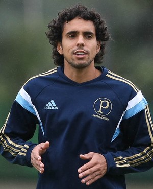 Com dores na coxa esquerda, Diogo vira desfalque do Verdão no clássico