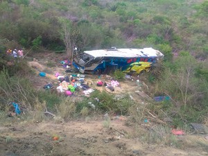 FOTO: Acidente com ônibus na BR-116 na Bahia quinta-feira 29/12/2016