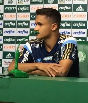 Erik diz entender cobranças da torcida, mas condena pichações no clube