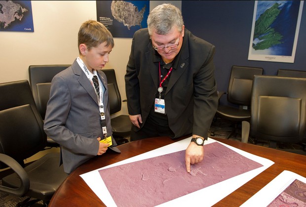 William Gadoury em visita à Agência Espacial Canadense (Foto: Reprodução/Twitter/Canada Space Agency)