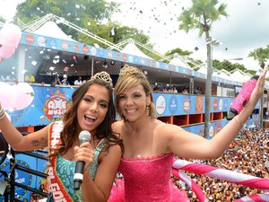 Anitta e Carla Perez no carnaval de Salvador (Foto: Marcos Costa/Ag. Haack/Agecom)