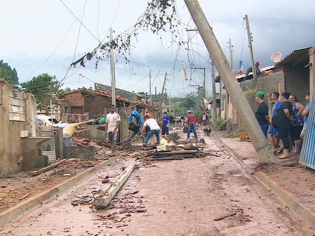 Chuva em Atibaia (Foto: Reprodução/ TV Vanguarda)