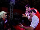 Joaquim Lopes, Fiuk e Thiago Rodrigues tiram fotos com fãs
