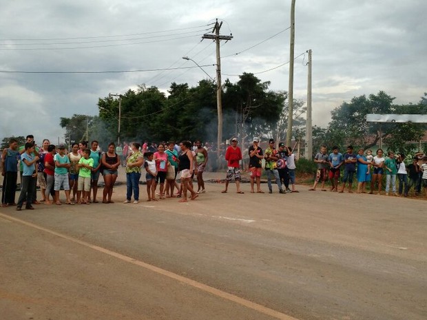 G1 Moradores Interditam Estrada Em Protesto Por Melhorias Em Bairro