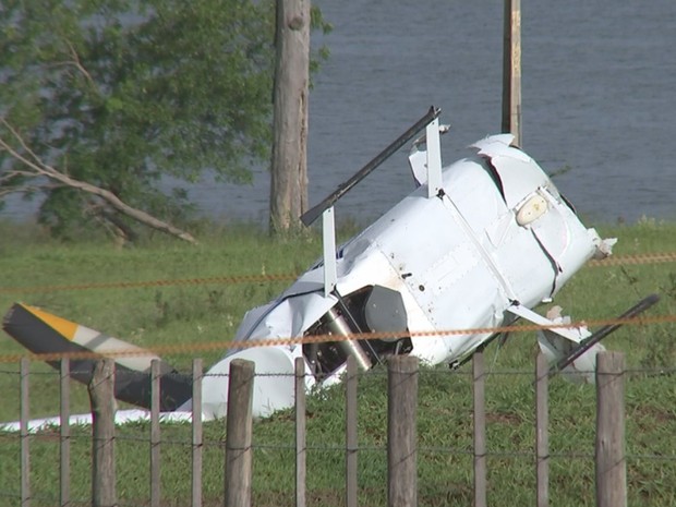 Área onde helicóptero caiu foi isolada (Foto: Reprodução/ TV TEM) Área onde helicóptero caiu foi isolada (Foto: Reprodução/ TV TEM)