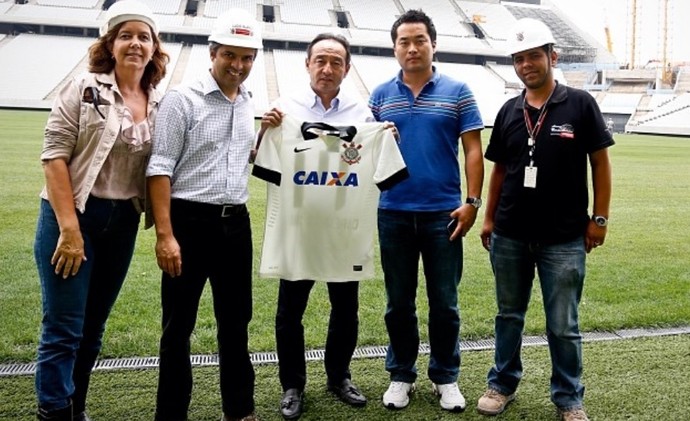 Sul-coreanos conhecem Arena Corinthians (Foto: Divulgação)