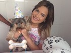 Geisy Arruda festeja aniversário do cachorro: 'Mamãe ama'