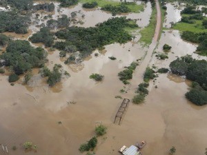 Igarapé Araras transbordou no município de Nova Mamoré (Foto: Departamento de Comunicação 17ª Brigada)
