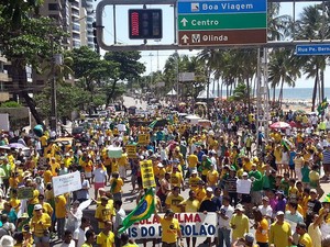 Concentração de manifestação no Recife, neste domingo (Foto: Katherine Coutinho / G1)