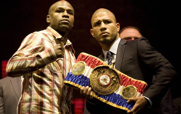 Boexador Floyd Mayweather promove luta contra Miguel Cotto (Foto: EFE)