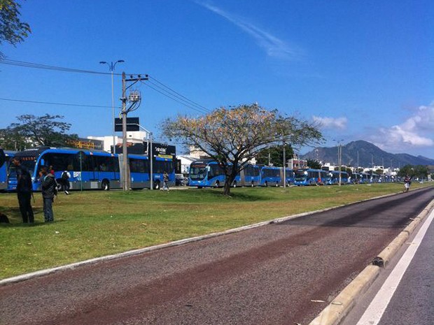 Cerca de 70 ônibus do BRT ficaram parados por causa da manifestação na Zona Oeste do Rio (Foto: Guilherme Portugal/Arquivo Pessoal)