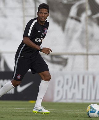 Arana não se recupera a tempo, e Yago será titular contra o Santos