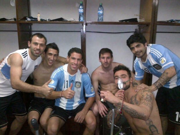 Messi e jogadores da Argentina no vestiário (Foto: Reprodução)