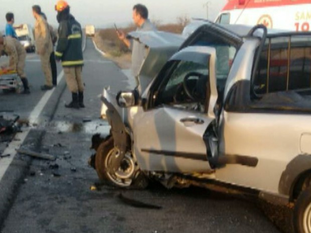 Acidente na BR-230 em Patos deixou um morto e cinco feridos neste sábado (12) (Foto: Reprodução/TV Cabo Branco)