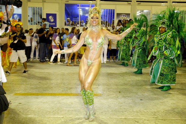 Ego Juju Salimeni Vai Com Marido Sarado A Desfile Das Campeãs No Rio Notícias De Carnaval 2016 3423