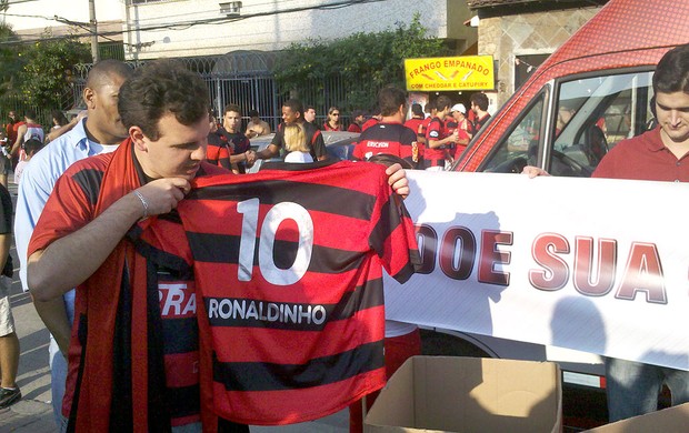 Torcedor doa camisa ronaldinho, Flamengo (Foto: Richard Fausto de Souza / Globoesporte.com)