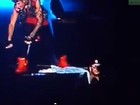 Justin Bieber joga bandeira da Argentina para fora do palco. Vídeo!