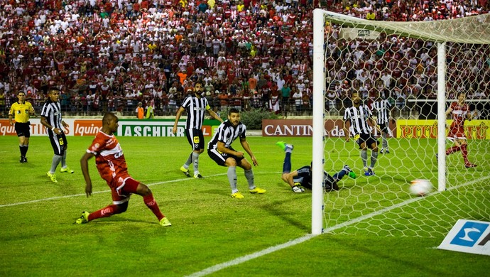 CRB x Botafogo gol de Isac (Foto: Jonathan Lins/GloboEsporte.com)