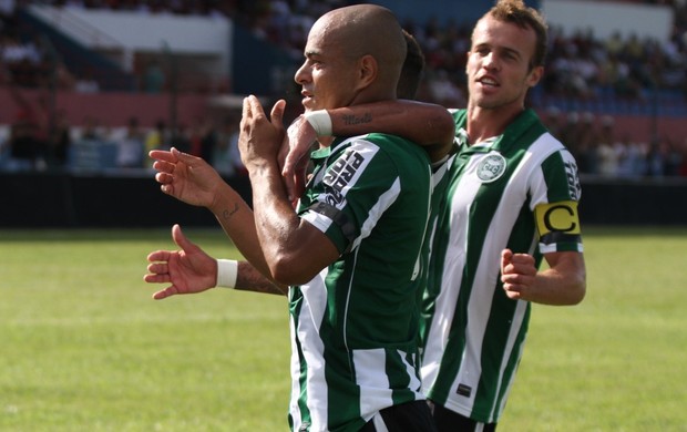Julio César comemora o primeiro gol dele pelo Coritiba contra o Cianorte (Foto: Raphael Brauhardt / Divulgação Coritiba)