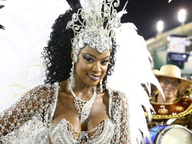 Cris Vianna grava cenas da novela 'Império', onde faz o papel de Juju Popular (Foto: Rodrigo Gorosito/G1)