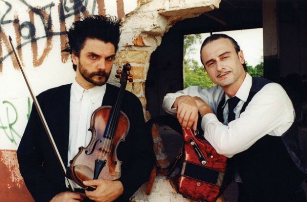 Hique Gomez (E) e Nico Nicolaiewsky (D) completavam 30 anos do espetáculo 'Tangos e Tragédias' neste ano (Foto: Divulgação)