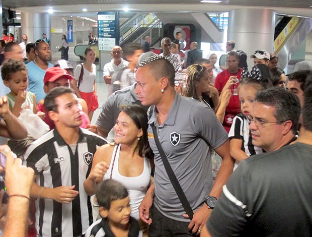 Fabio Ferreira desembarque Botafogo Salvador (Foto: André Casado / Globoesporte.com)