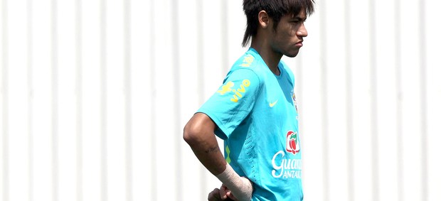 Neymar no treino da seleção brasileira (Foto: Mowa Press)