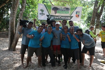 Equipe do Planeta Extremo reunida na Amazônia (Foto: Divulgação TV Globo)