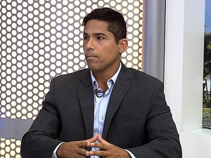 Mário Esteves, candidato a prefeito de Barra do Piraí, participa de entrevista no RJTV (Foto: Reprodução/TV Rio Sul) Mário Esteves, candidato a prefeito de Barra do Piraí, participa de entrevista no RJTV (Foto: Reprodução/TV Rio Sul)