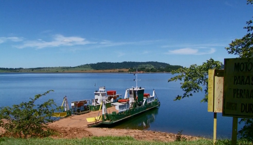 Problemas em balsas faz produção de soja ficar parada em Delfinópolis (Foto: Reprodução EPTV)