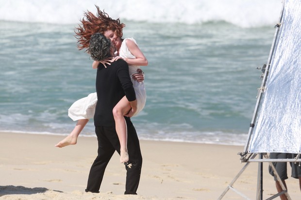 Alexandre Nero e Marina Ruy Barbosa gravam no Rio (Foto: Dilson Silva/ AG. News)