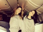 Tatá Werneck e Ingrid Guimarães posam de pijama no avião