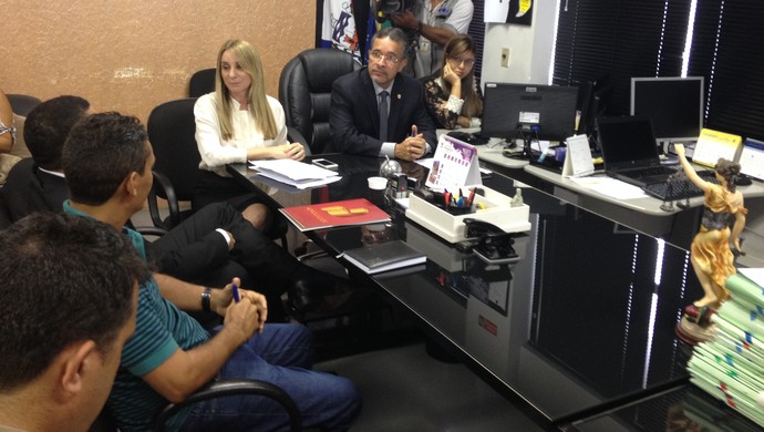 Reunião em Alagoas (Foto: Jota Rufino/GloboEsporte.com)