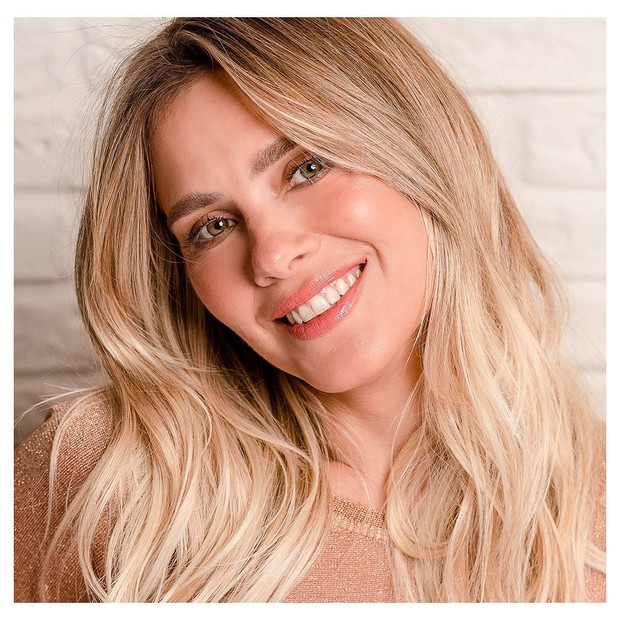 Carolina Dieckmann clareia os fios com técnica Hair Bronzing (Foto: Reprodução/Instagram) Carolina Dieckmann clareia os fios com técnica Hair Bronzing (Foto: Reprodução/Instagram)