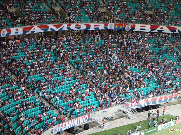 Parte da torcida do Bahia siau antes do término a partida (Foto: Egi Santana/G1)