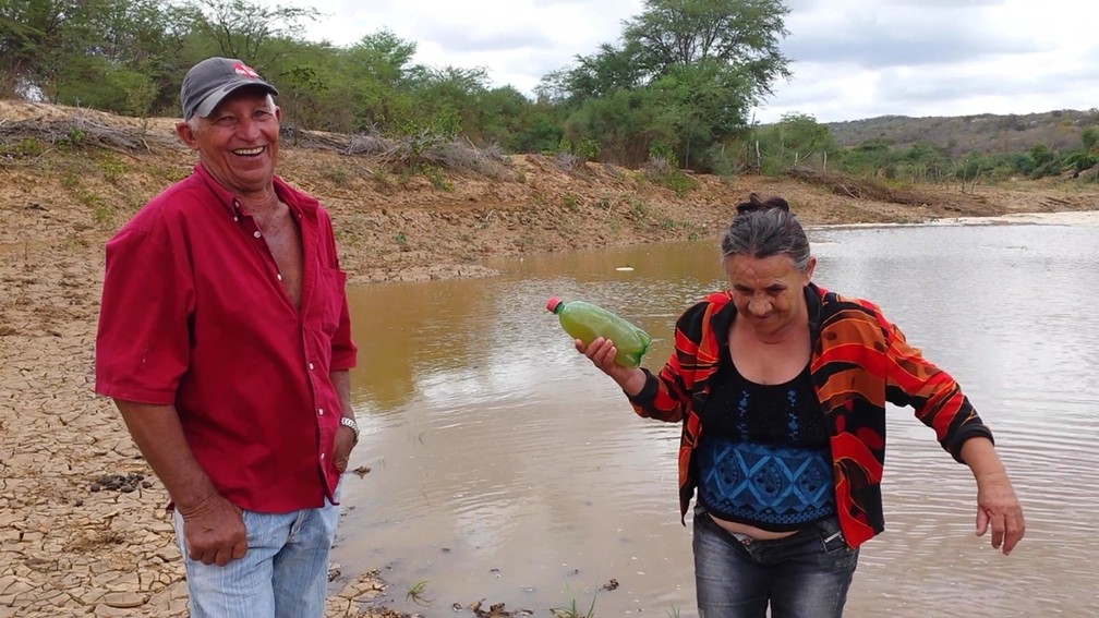 Dos cinco filhos do casal, quatro já abandonaram a zona rural após a seca, no Cariri da Paraíba (Foto: Artur Lira / G1)